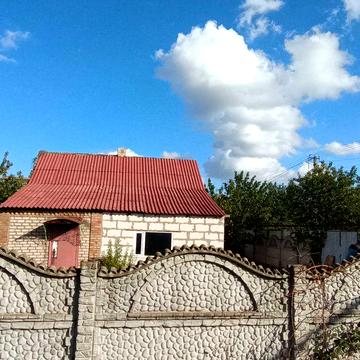 Продам дом в Чертомлыке. Продается теплый дом с печным отоплением.