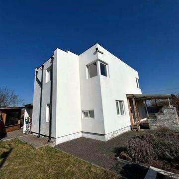 Продам новобудову з євроремонтом,будинок 2 поверхи. Терміново