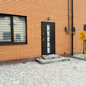 Таунхаус з ремонтом та центральними комунікаціями