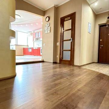 Трикімнатна квартина на Ближньому Замості