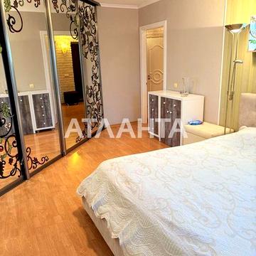 Продається 4-кімнатна квартира з ремонтом