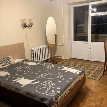 1 кім. метро Лісова Кубанської України