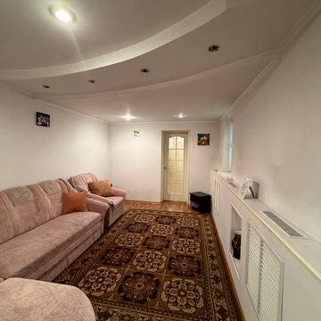 Здам частину будинку в центрі з окремим двором