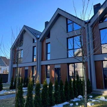 Таунхаус з центральними комунікаціями та власним підвалом