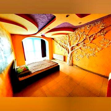 Аренда элитной квартиры с захватывающим видом с двумя балконными витражными окнами