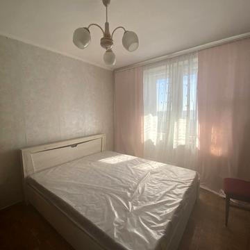 Мілютенка вул., 17