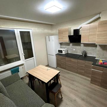 Ясинуватський пров., 11