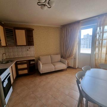 Срібнокільська вул., 1