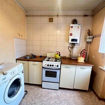 Центр поруч зупинка вільна (без тварин)