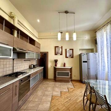 Продаж трикімнатної квартири по вул.Севастопольська, м.Львів.