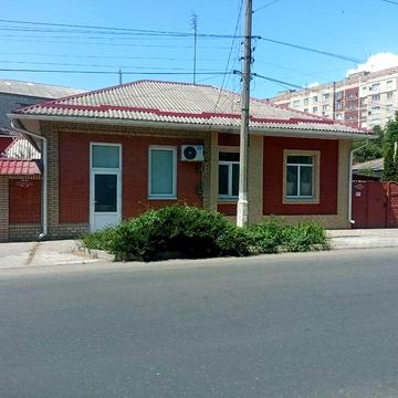 Сдается газ дом. Центр, удобное место. Отличное состояние дома, ремонта и мебели.