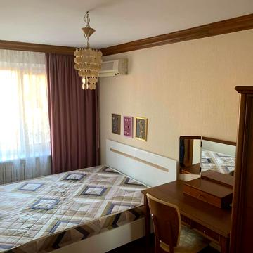 Героїв просп., 12