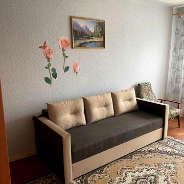 Оренда ! Двокімнатна в центрі . Без комісіі.