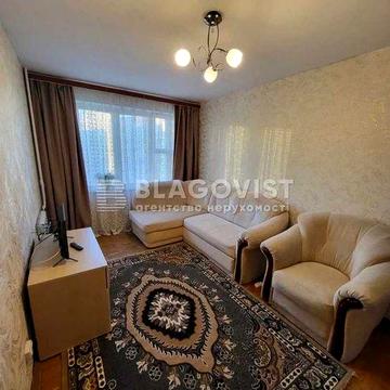 Продаж 3-кімнатної квартири, Деміївка, вул Деміївська