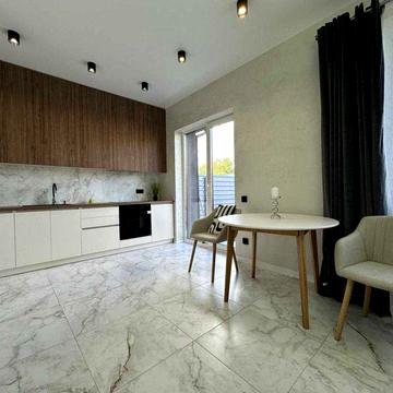 БЕЗ КОМІСІЇ! гарна пропозиція ДВОКІМНАТНОЇ квартири зі своїм окремим двориком.