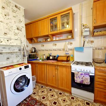 Довженка вул., 1