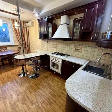 Продаж 2-кімн. новобудова метро Олексіївська, з ремонтом, меблями, технікою, гаражем та коморою