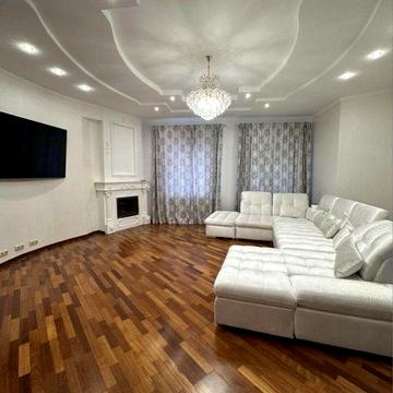 Оренда великогабаритної квартири в центрі міста.