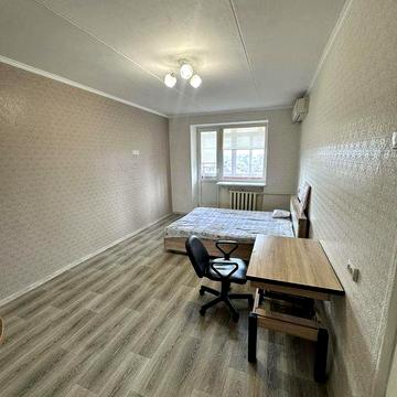 Продам затишну 1-кімнатну квартиру в районі Стройринку