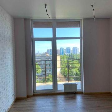 Квартира з новим сучасним ремонтом, 2 балкони та панорамні вікна в зданому ЖК на Адміральському проспекті. Красивий вид на місто