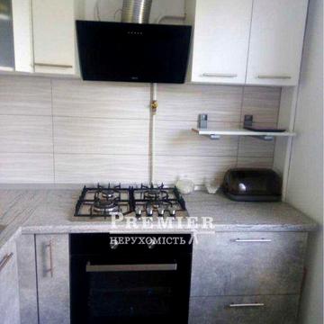 Продам трикімнатну квартиру на Затонського