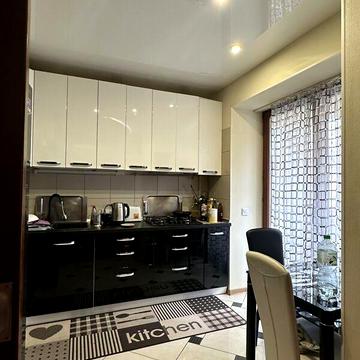 Продаж 3к Квартира Олександра Олеся (Сергія Єсеніна) вулиця