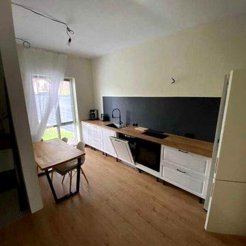 Продам Ворзель Танхаус Ремонт 5хв Буча Власний дворик 2 поверхи.Меблі