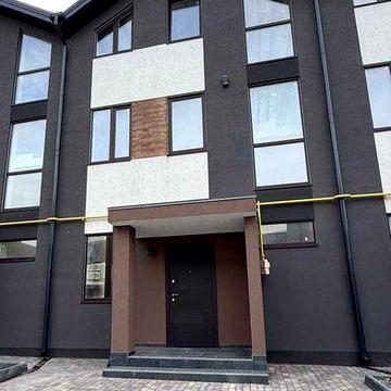 Таунхаус в Авангарді зі своїм двориком та паркомісцем