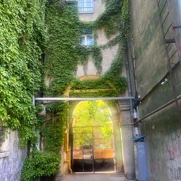 Продам Софиевская Сталинка 80 метровв самом сердце Одессы ! Приморский