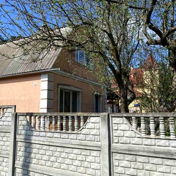 Продається  ділянка з будинком біля  с. БУЗОВА