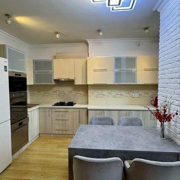 Продається пентхаус з ремонтом та меблями, вул. Рівненська