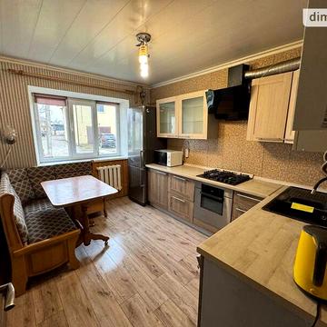 Продаж 3к Квартира Шкільна вулиця
