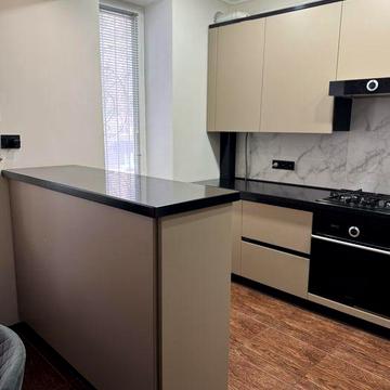 Продаж власної 3-кімнатної крупногабаритної квартири в центрі міста