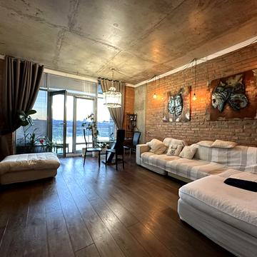 Раїси Окіпної вул., 18