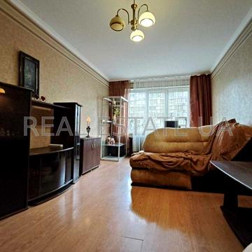 Без комісії. Продаж двокімнатної квартири на Березняках. Перша ліния Днепра, Дніпровська набережна буд. № 5-А.