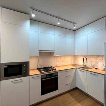 Оренда в Ірпені, ЖК Нові Метри, Газове Опалення, Вид з вікна на академію, Поруч магазини школи зупинки