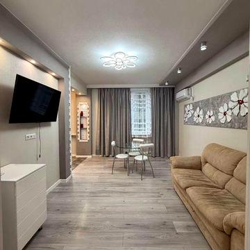 Сдаётся евро 2-х комнатная квартира в центре