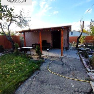 Продам добротну садибу на Великій Балкі.