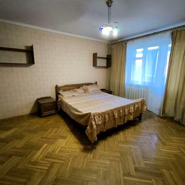 2-кімна ,центр, метро пл.Українських героїв,  .Руставелі 25