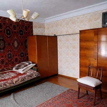 2х ком квартира на земле ,летняя кухня, гараж, отдельный двор. Слободка.