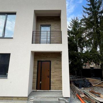 Дуплекси в центрі Бучі Парк і ліс поруч