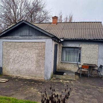 Продам будинок з усіма зручностями та жилою літнею кухнею.