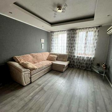 Квартира з сучасним ремонтом у закритому дворі