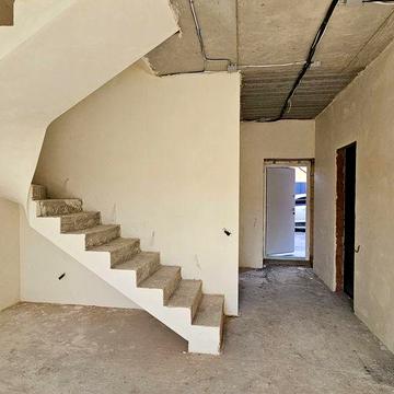 Таунхаус з початковим ремонтом! Центр міста!