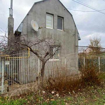 Будинок біля озера