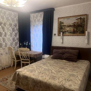 Частина будинку біля Дніпра, Оболонь