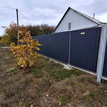 Новий будинок неподалік від міста.