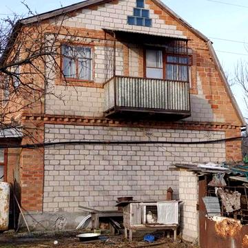 Продається дачний будинок за межами міста