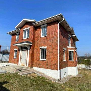 Будинок 200 кв.м + цоколь 100 кв.м / 10 соток / Бобриця