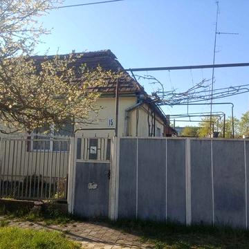 3 кімнатний будинок 89 кв.м на тихій вулиці у спальному районі міста, жилий стан, індивідуальне опалення, 10-15 пішки до центру, ділянка 7 соток